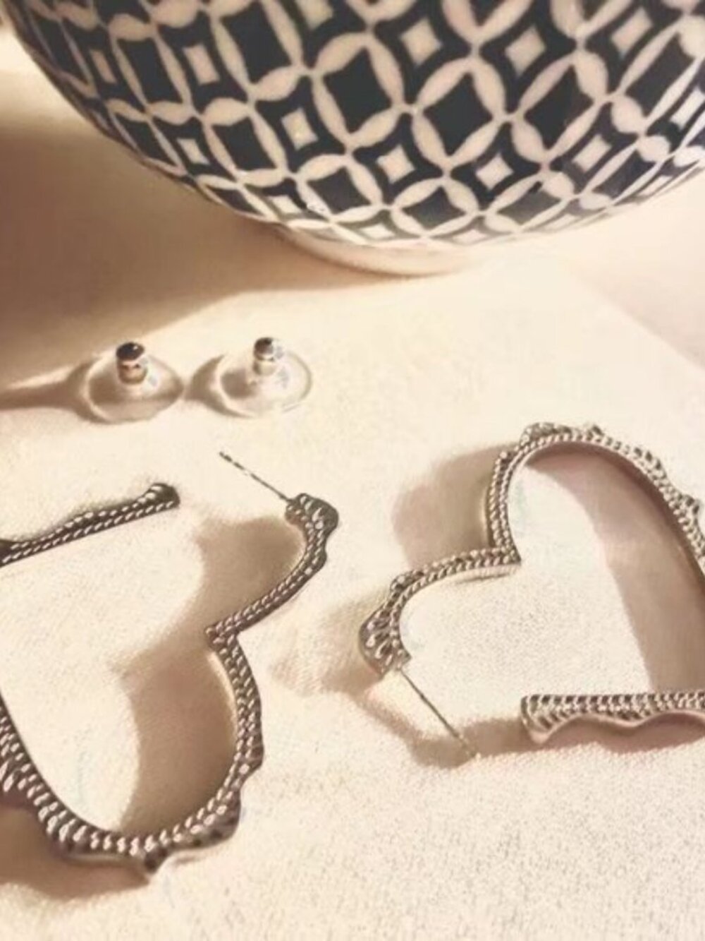 Kendra Scott Stud Earrings - Picture 7 of 7